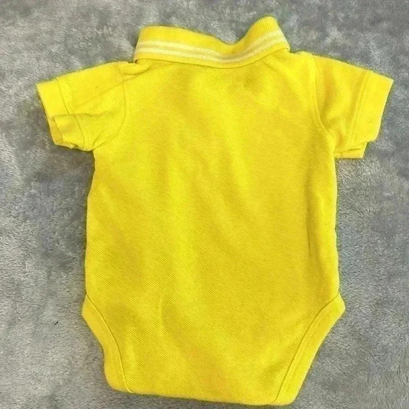 Tommy Hilfiger  and OshKosh - 2 piece infant set. Size 6/6-9 months - Picture 4 of 7